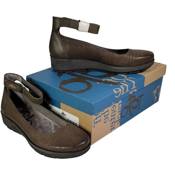 OTBT Shoes - OTBT Scamper Dark Dune Leather Ankle Strap Low Wedge Shoes Womens 8.5 NEW